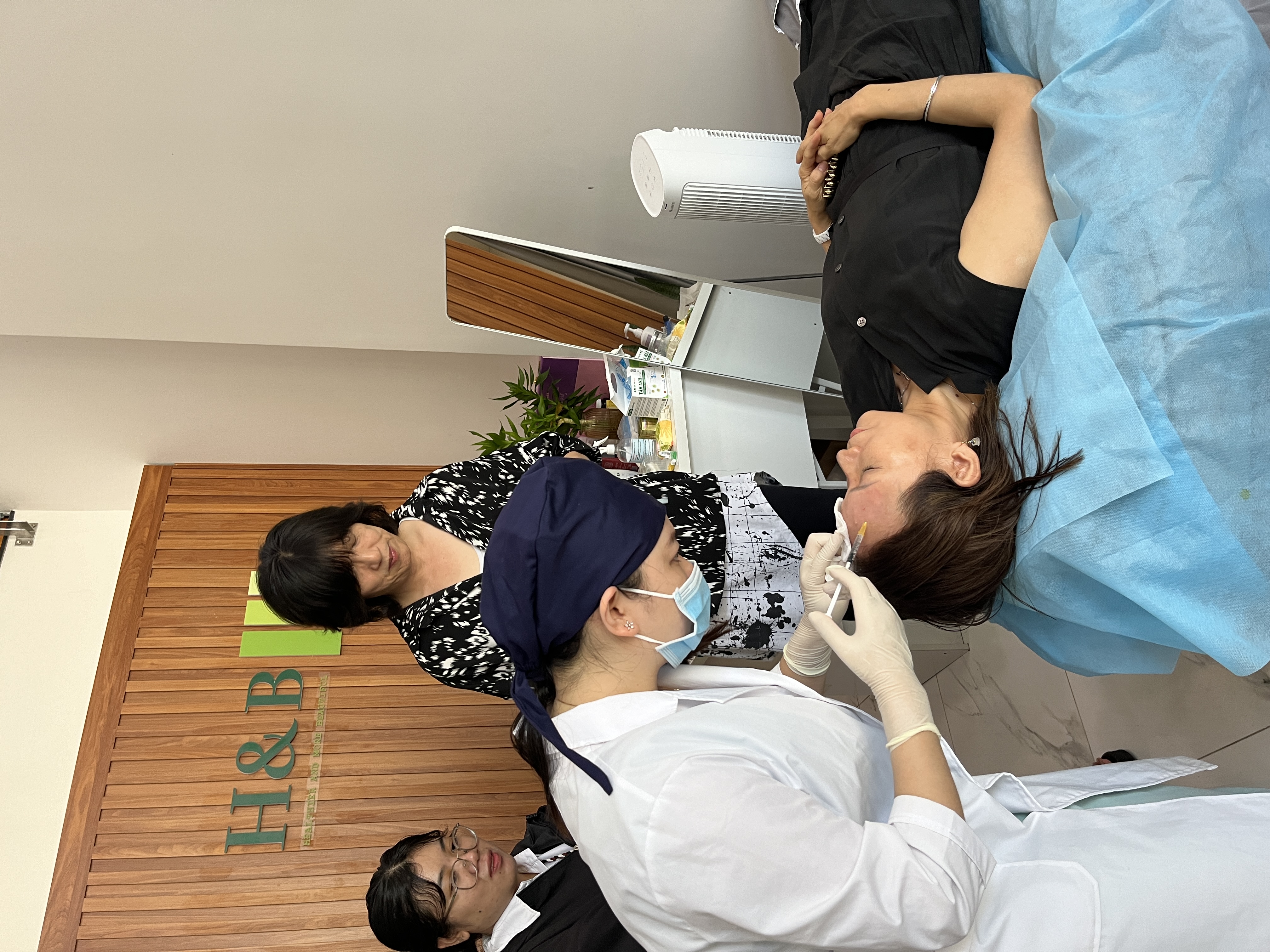 Tiêm filler làm đầy trán