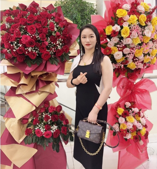 Phụ nữ như loài hoa hồng 